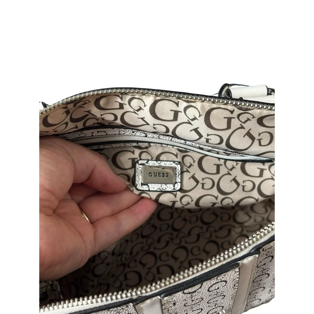 Guess Signature G Logo Satchel Handbag White Black Faux Leather Medium Purse